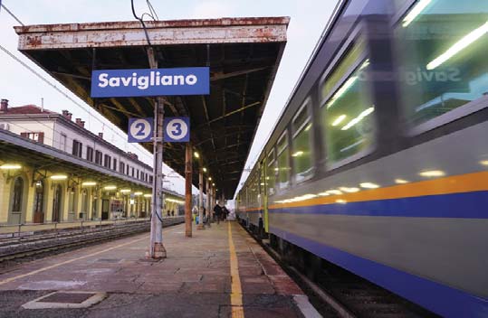 Il treno per Saluzzo fermo sui binari