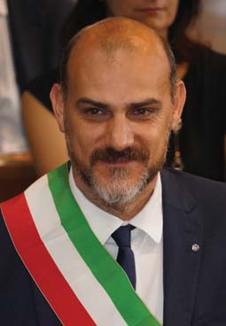 Lopposizione sia pi presente