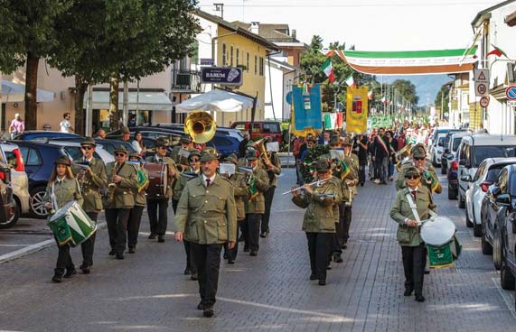 Il ricordo degli alpini di ieri e oggi