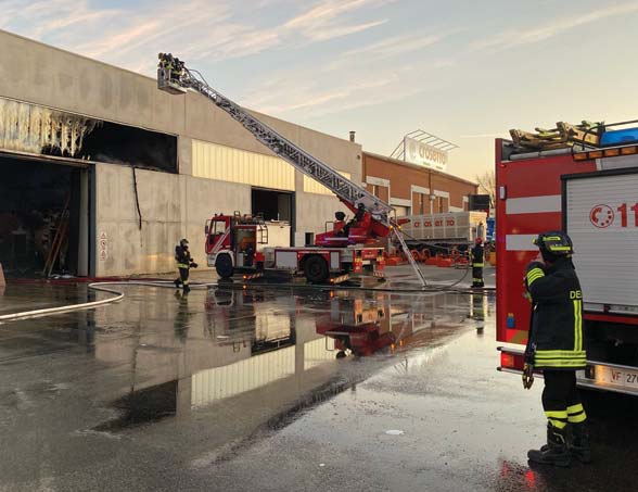 In fiamme un capannone in via Roma a Marene