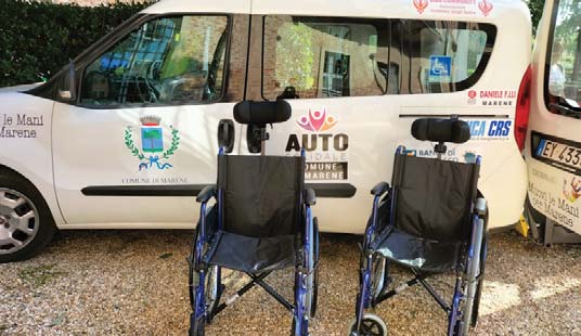 Due sedie a rotelle in dotazione al veicolo solidale