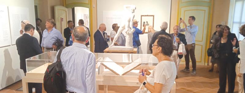 Storia, arte e profumi: Santorre e la sua Grecia in mostra al Cravetta