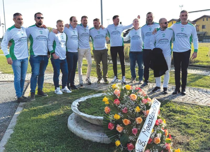 Pilastro del calcio e bersagliere - Gli amici di squadra lo hanno salutato al campo sportivo