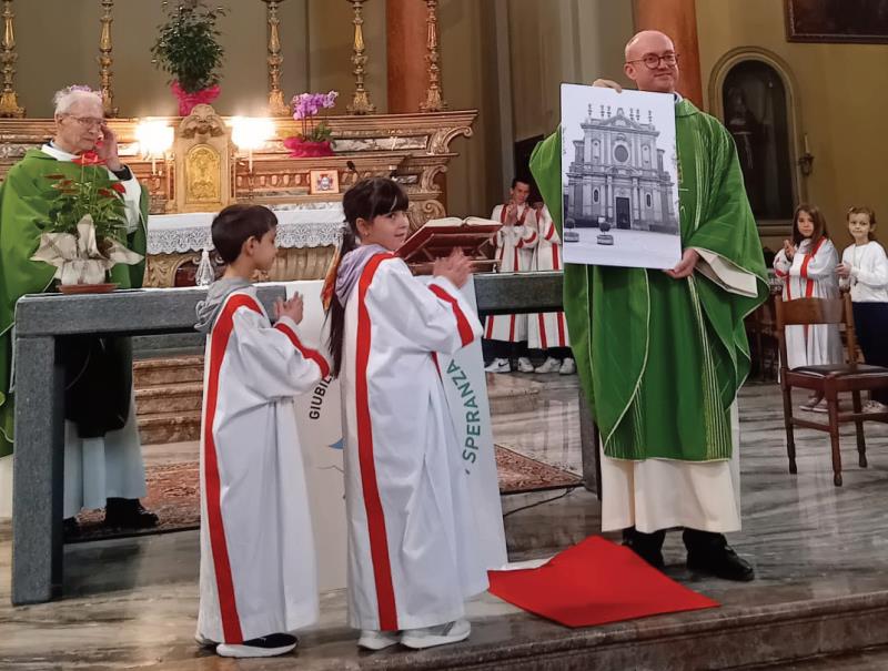Calorosa accoglienza per don Marco a Monasterolo