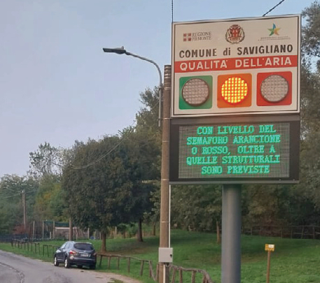 Cartelli anti-smog scambiati per semafori
