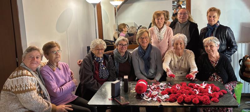 Rose rosse per dire no alla violenza