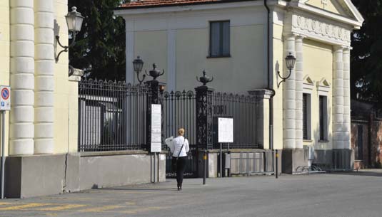 Ai Santi niente messa al cimitero