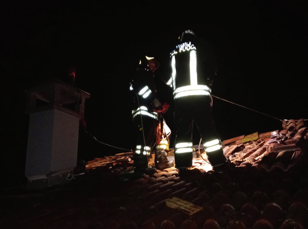 Forte temporale, lampioni fuori uso
